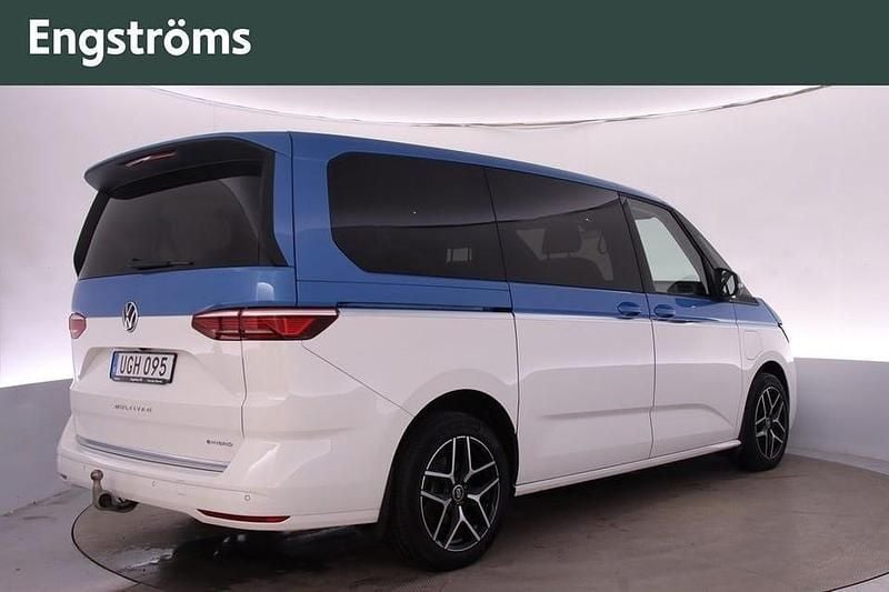 Begagnad VW Multivan 150 HK (110 kW) 2024 Blå Van