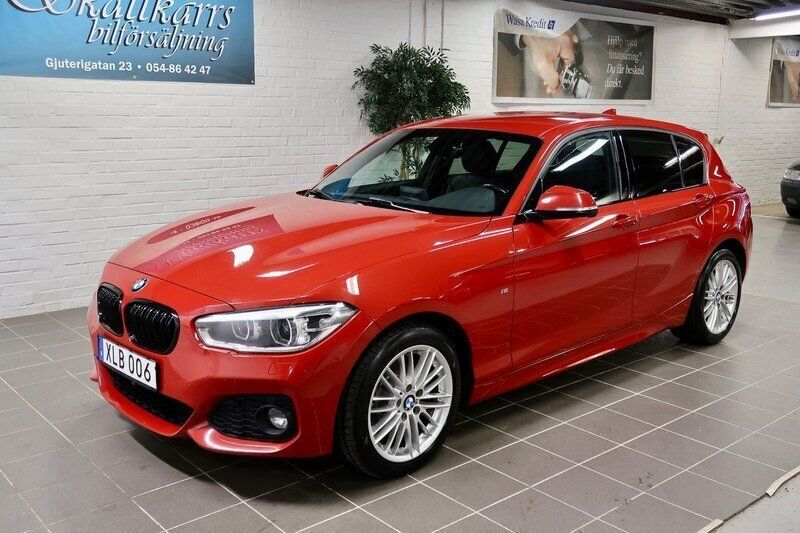 Röd Begagnad 2018 BMW 120 M Sport Halvkombi | 199 000 kr (Marknadspris) - Bild 1/4