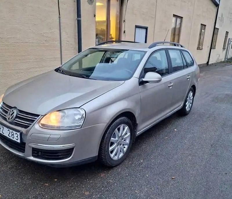 Begagnad VW Golf VI 102 HK (75 kW) 2008 Halvkombi