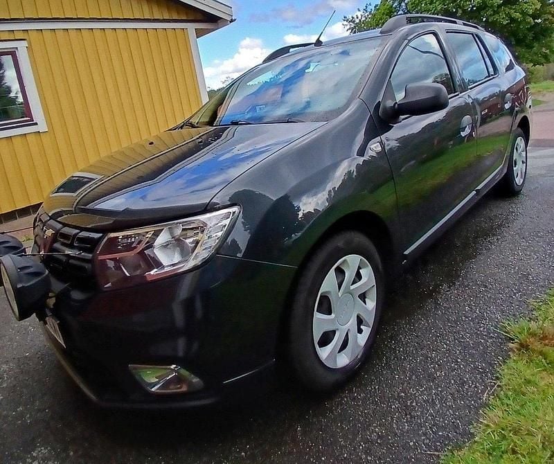 Grå Begagnad 2020 Dacia Logan Sedan | 69 900 kr - Bild 1/4