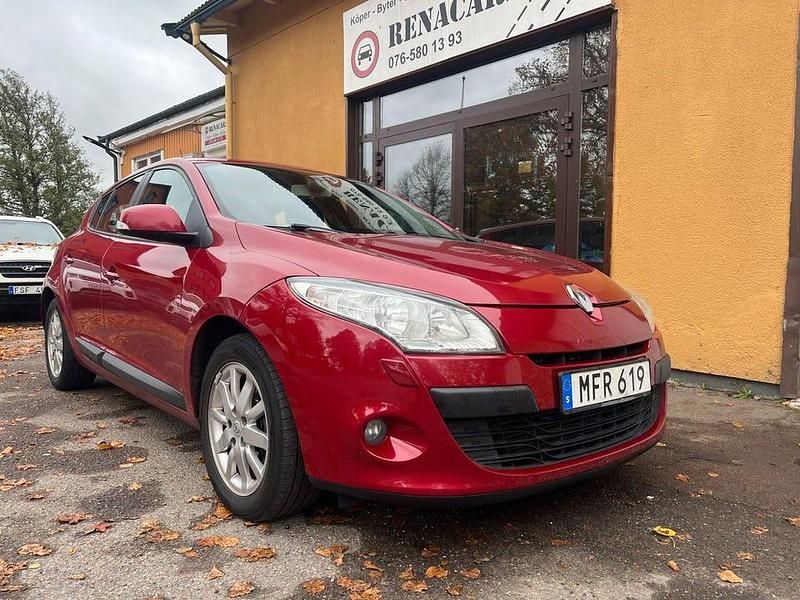 Röd Begagnad 2011 Renault Mégane III Halvkombi | 44 900 kr (Marknadspris) - Bild 1/4