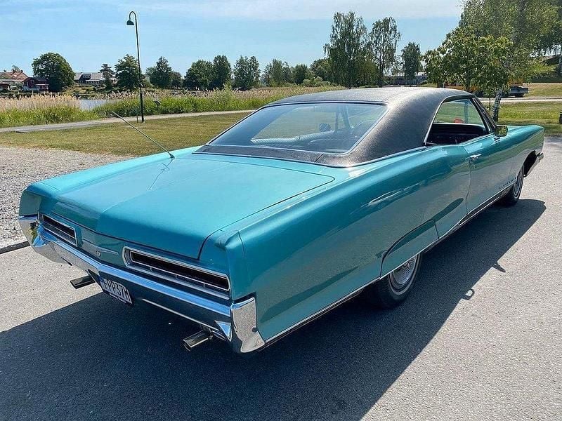 Begagnad Pontiac Bonneville 329 HK (241 kW) 1966 Flerfärgad Sedan