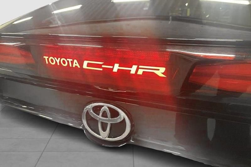 Begagnad Toyota C-HR Style 141 HK (103 kW) 2024 Svart SUV