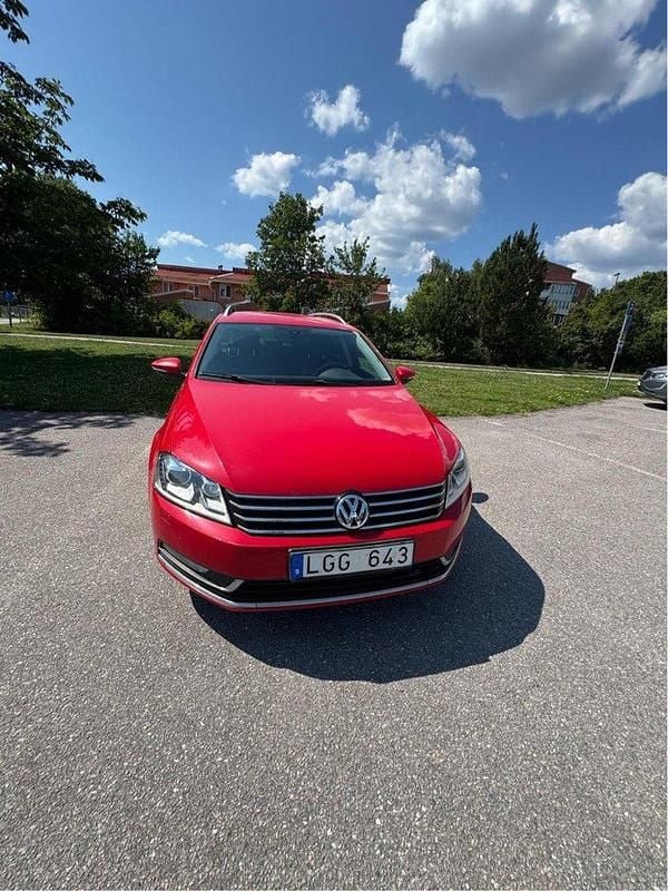 Röd Begagnad 2011 VW Passat Kombi | 64 000 kr (Bra pris) - Bild 1/4