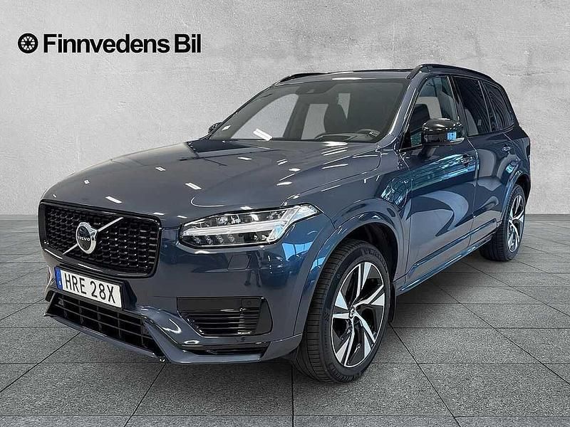 Mörkblå (blå) Begagnad 2022 Volvo XC90 R-Design SUV | 599 000 kr (Marknadspris) - Bild 1/4