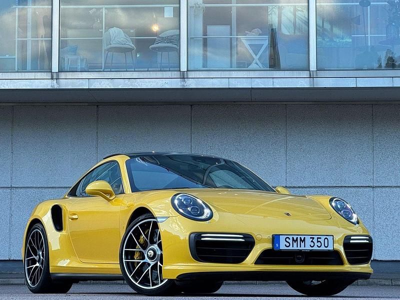 Gul Begagnad 2018 Porsche 911 Turbo S Sport Sportkupé | 1 949 000 kr - Bild 1/4