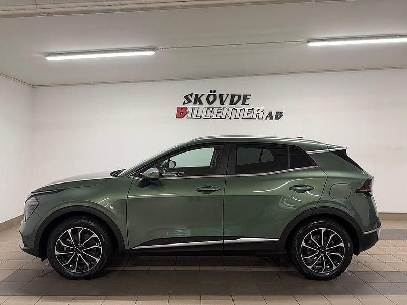 Grön Begagnad 2022 Kia Sportage Advance SUV | 349 500 kr (Marknadspris) - Bild 1/4