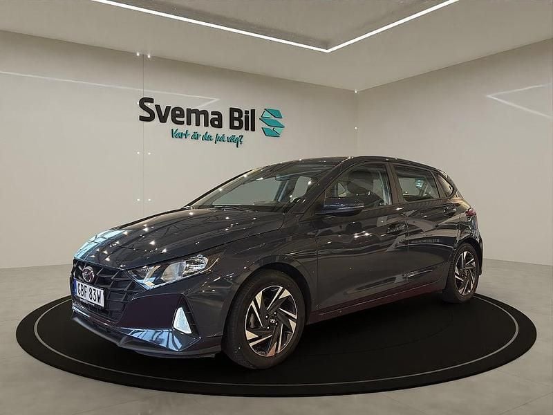 Grå Begagnad 2023 Hyundai i20 Essential Halvkombi | 164 900 kr (Bra pris) - Bild 1/4