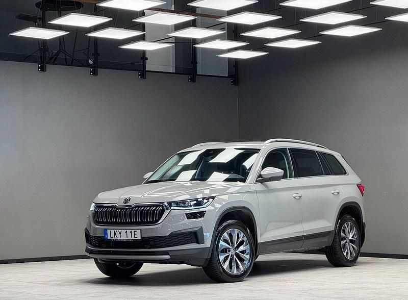 Grå Begagnad 2022 Skoda Kodiaq Style SUV | 399 900 kr (Marknadspris) - Bild 1/3