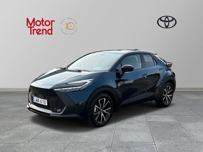 Blå Begagnad 2024 Toyota C-HR Style SUV | 399 900 kr (Dyr) - Bild 1/4