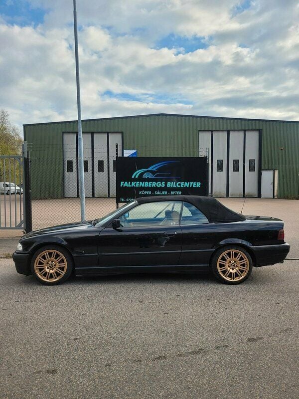 Begagnad BMW 320 Cabriolet 150 HK (110 kW) 1996 Svart Cab