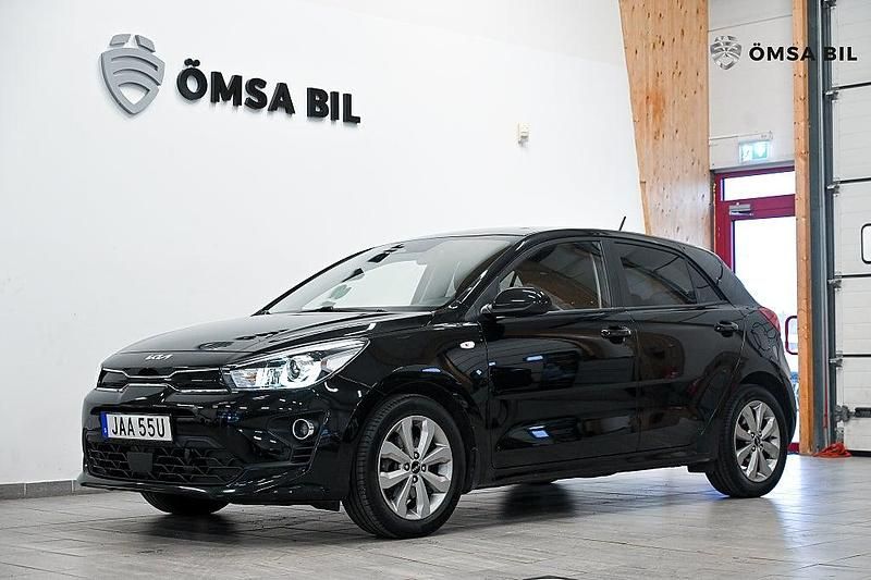 Svart Begagnad 2022 Kia Rio Advance Halvkombi | 129 800 kr (Marknadspris) - Bild 1/4