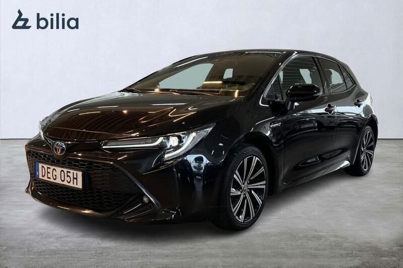 Svart Begagnad 2021 Toyota Corolla Hybrid Style Halvkombi | 229 900 kr (Marknadspris) - Bild 1/4