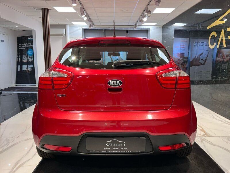 Begagnad Kia Rio 85 HK (62 kW) 2014 Röd Halvkombi