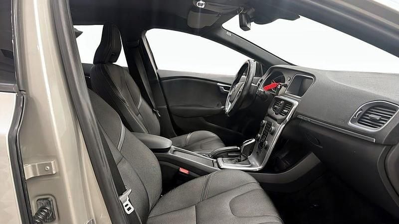 Begagnad Volvo V40 CC Business Edition 150 HK (110 kW) 2017 Brun Kombi