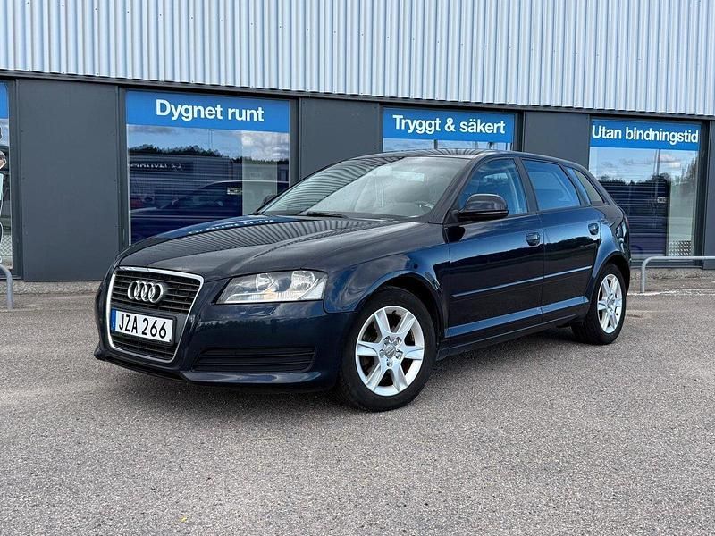 Blå Begagnad 2010 Audi A3 Sportback Attraction Halvkombi | 61 900 kr (Bra pris) - Bild 1/4