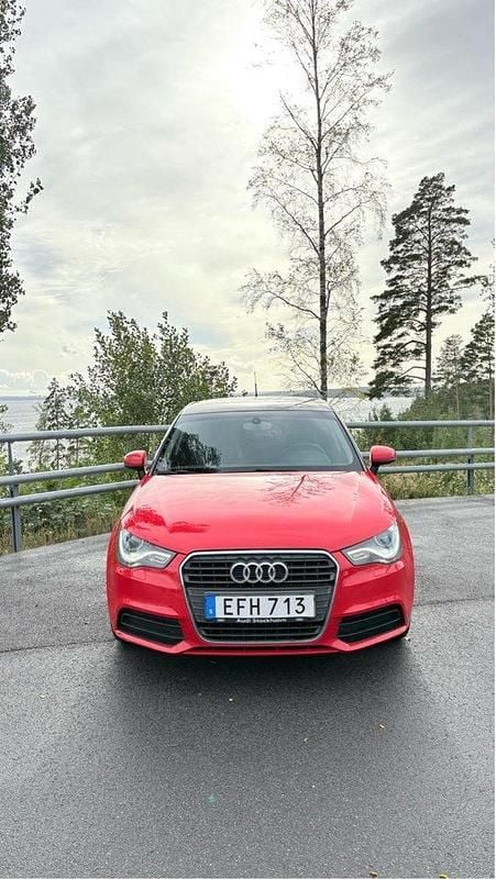 Röd Begagnad 2014 Audi A1 Sportback Sport Halvkombi | 95 000 kr (Marknadspris) - Bild 1/4
