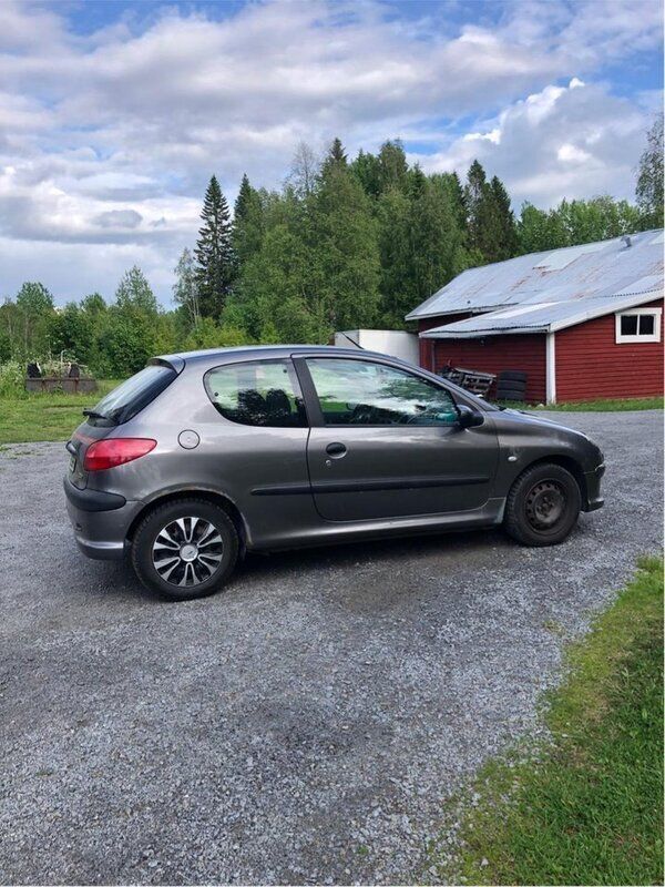 Grå Begagnad 2000 Peugeot 206 Halvkombi | 7 000 kr (Bra pris) - Bild 1/3