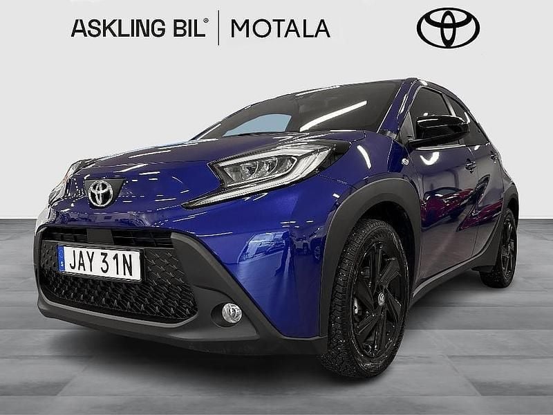 Mörkblå Begagnad 2024 Toyota Aygo X Comfort SUV | 189 000 kr (Marknadspris) - Bild 1/3