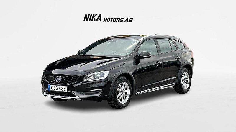 Svart Begagnad 2016 Volvo V60 CC Momentum Kombi | 159 900 kr (Marknadspris) - Bild 1/4