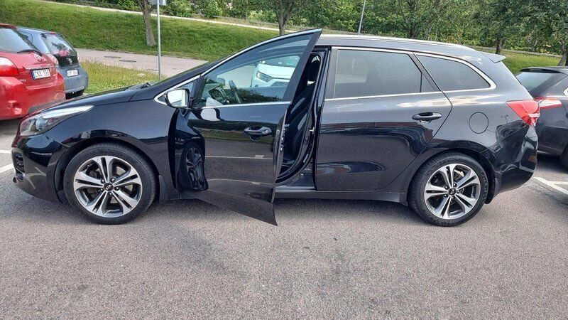 Svart Begagnad 2015 Kia Ceed Kombi | 115 000 kr (Lite dyr) - Bild 1/4