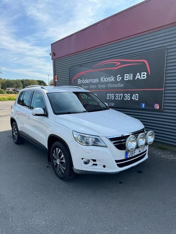 Vit Begagnad 2008 VW Tiguan Sport SUV | 69 999 kr (Lite dyr) - Bild 1/4