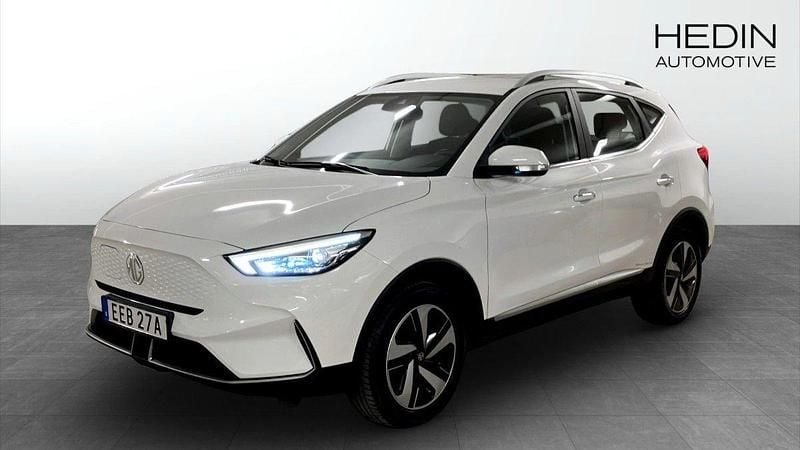 Vit (white) Begagnad 2022 MG ZS Comfort Sedan | 234 900 kr (Superpris) - Bild 1/4