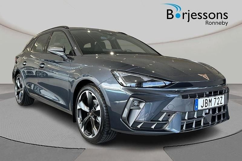 Mörkgrå (grå) Ny 2025 Cupra Leon Kombi | 339 900 kr (Superpris) - Bild 1/4