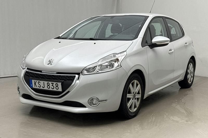 Vit Begagnad 2015 Peugeot 208 Halvkombi | 100 000 kr (Marknadspris) - Bild 1/4