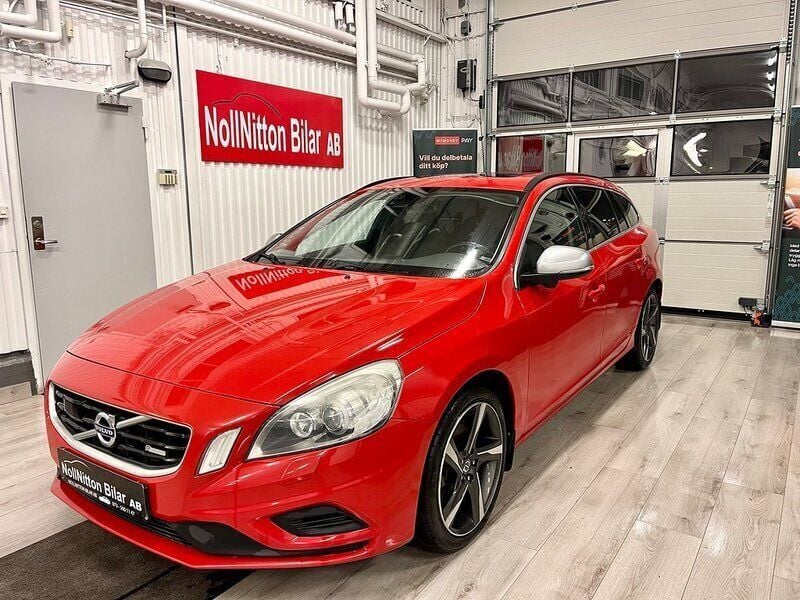 Röd Begagnad 2010 Volvo V60 R-Design Momentum Kombi | 99 900 kr (Lite dyr) - Bild 1/4