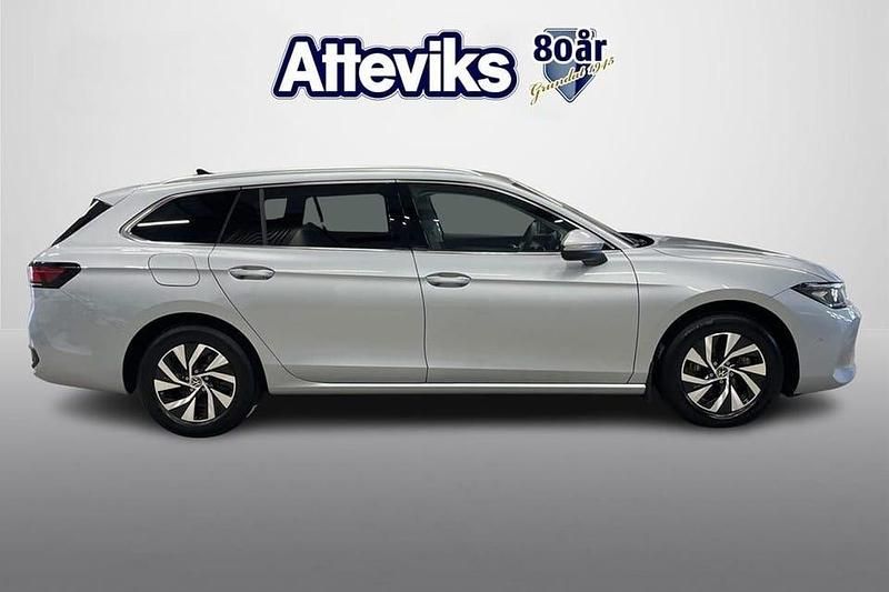 Begagnad VW Passat Business 151 HK (111 kW) 2024 Silver Kombi