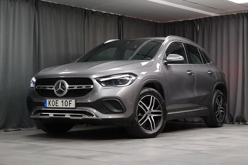 Mörkgrå Begagnad 2021 Mercedes GLA220 Progressive SUV | 399 000 kr - Bild 1/4