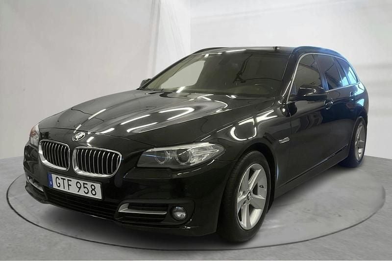 Svart Begagnad 2017 BMW 520 Kombi | 179 000 kr (Superpris) - Bild 1/4