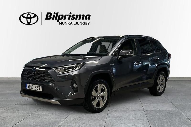 Mörkgrå Begagnad 2019 Toyota RAV4 Hybrid Executive SUV | 299 900 kr (Marknadspris) - Bild 1/3