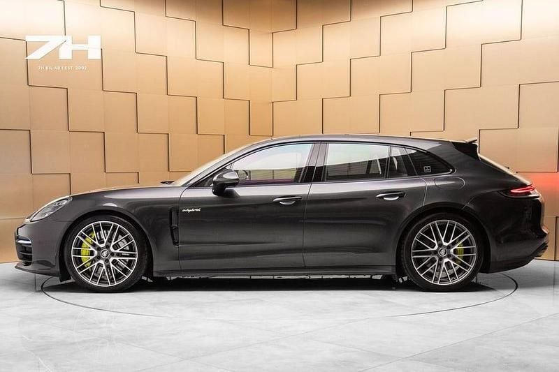 Begagnad Porsche Panamera 4S Sport Turismo 560 HK (411 kW) 2022 Grå Sedan