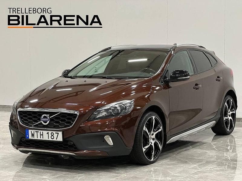 Begagnad Volvo V40 Summum 150 HK (110 kW) 2015 Brun Halvkombi