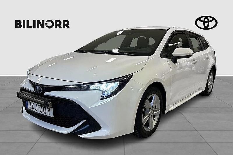 Begagnad Toyota Corolla Life 124 HK (91 kW) 2022 Vit Kombi