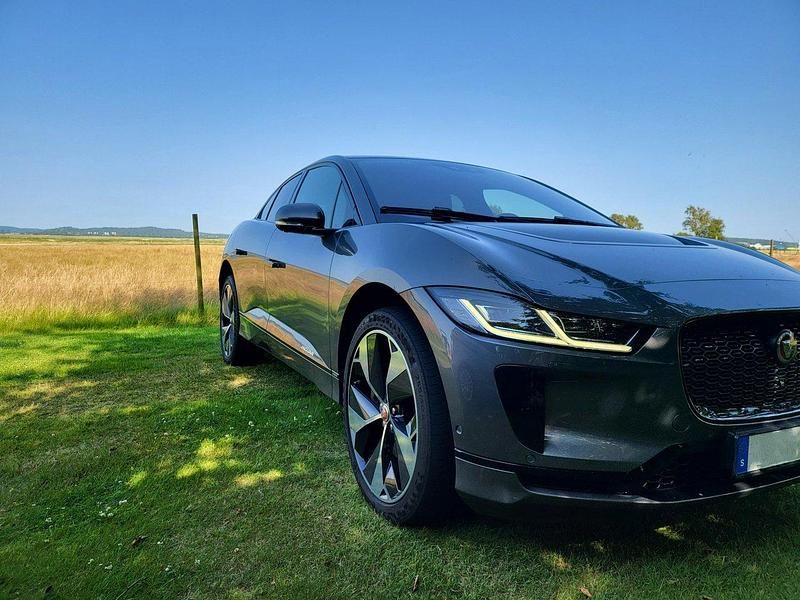 Grå Begagnad 2019 Jaguar I-Pace SUV | 335 000 kr (Dyr) - Bild 1/4