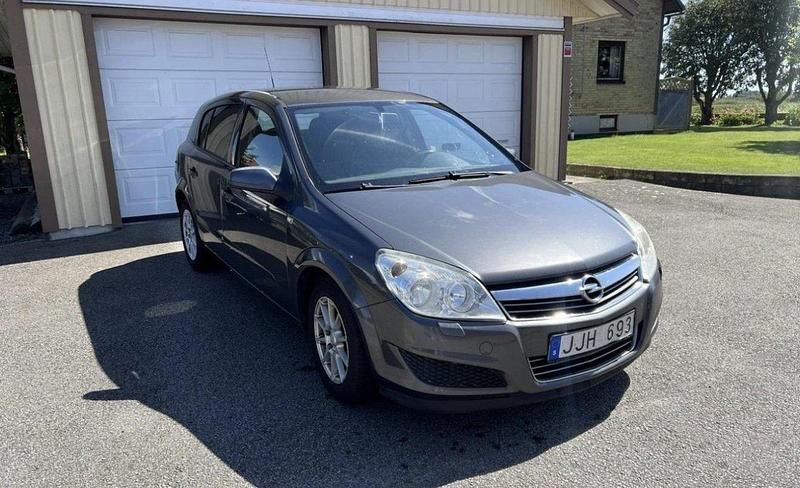 Grå Begagnad 2008 Opel Astra Halvkombi | 17 500 kr (Marknadspris) - Bild 1/4