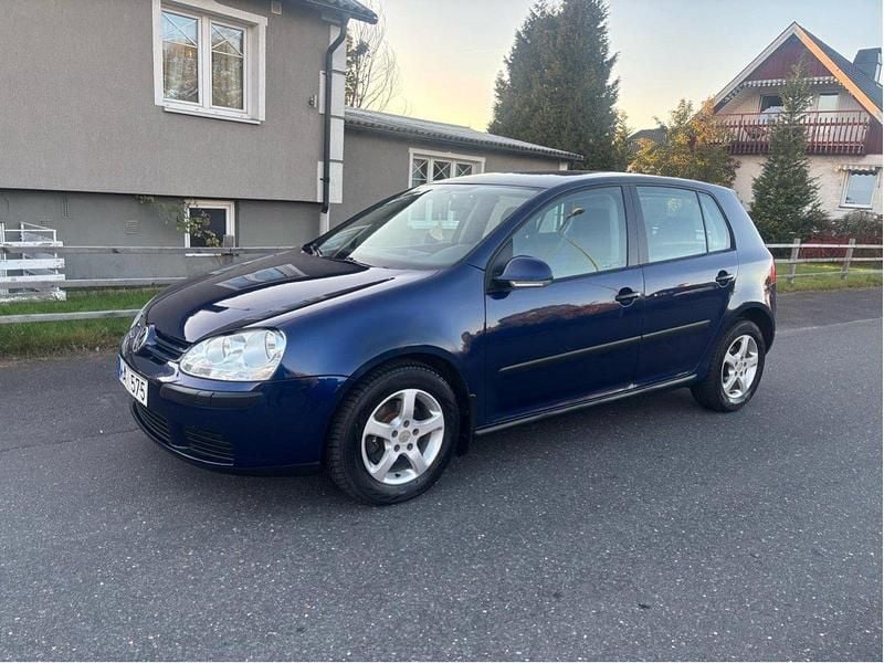 Blå Begagnad 2005 VW Golf IV Trendline Halvkombi | 31 500 kr (Marknadspris) - Bild 1/4