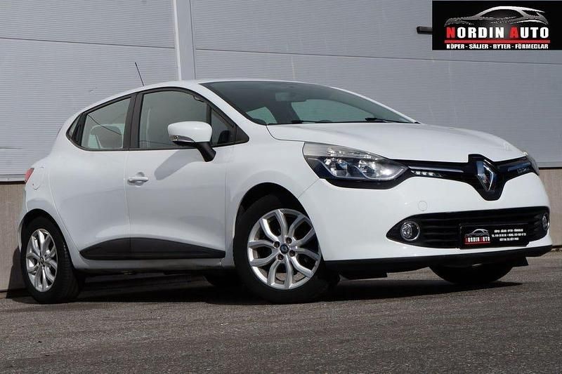 Vit Begagnad 2015 Renault Clio IV Halvkombi | 44 900 kr (Bra pris) - Bild 1/4