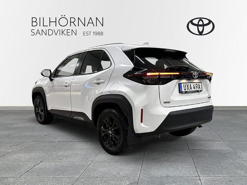 Begagnad Toyota Yaris Hybrid Active 117 HK (86 kW) 2022 Vit