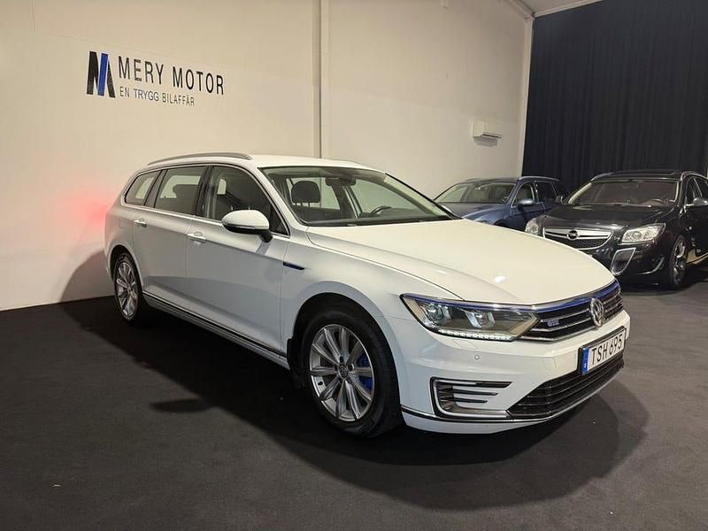 Begagnad VW Passat GTE 218 HK (160 kW) 2018 Vit Kombi