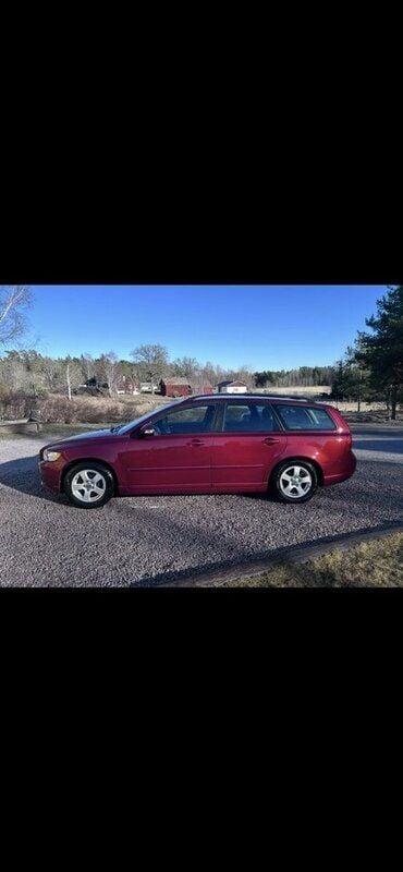 Röd Begagnad 2011 Volvo V50 Momentum Kombi | 32 500 kr (Bra pris) - Bild 1/4