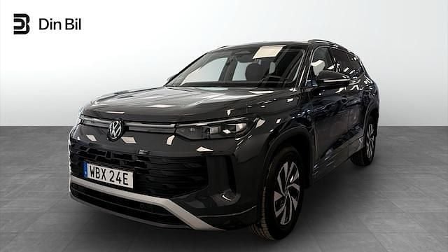 Grå (dolphin grey metallic) Begagnad 2025 VW Tayron Life SUV | 559 900 kr (Dyr) - Bild 1/4