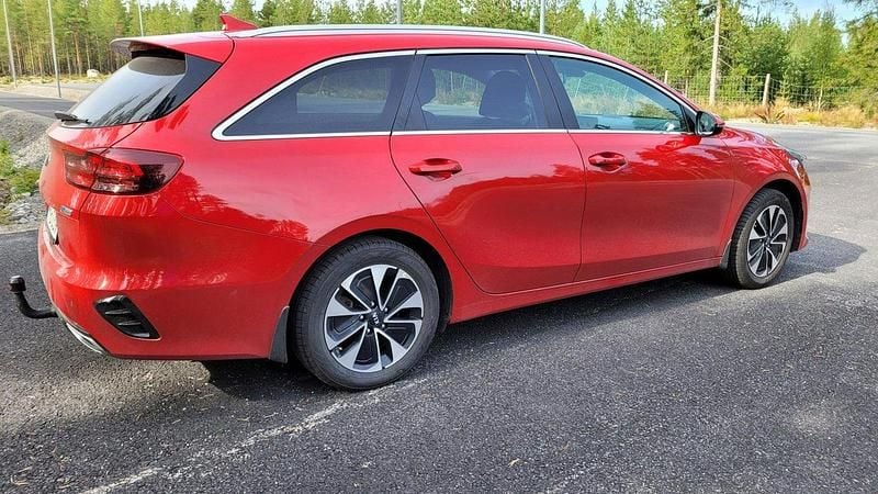 Röd Begagnad 2020 Kia Ceed Sportswagon Kombi | 205 000 kr (Marknadspris) - Bild 1/4