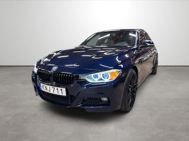 Blå Begagnad 2014 BMW 335 M Sport Sedan | 239 900 kr (Marknadspris) - Bild 1/4