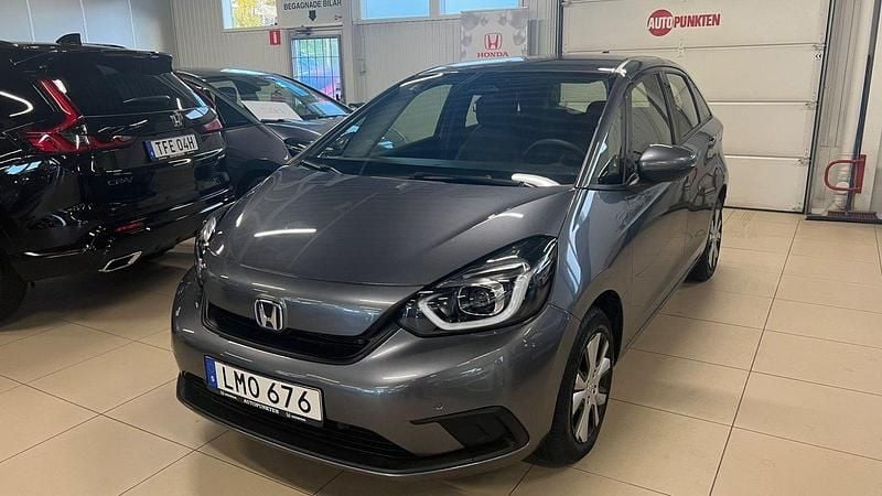 Mörkgrå (grå) Begagnad 2021 Honda Jazz Elegance Halvkombi | 209 000 kr (Lite dyr) - Bild 1/4