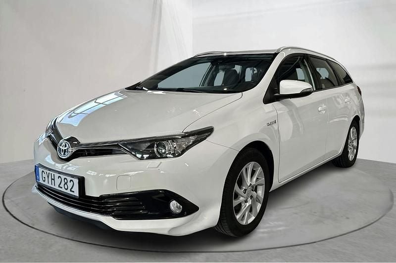 Vit Begagnad 2018 Toyota Auris | 169 000 kr - Bild 1/4