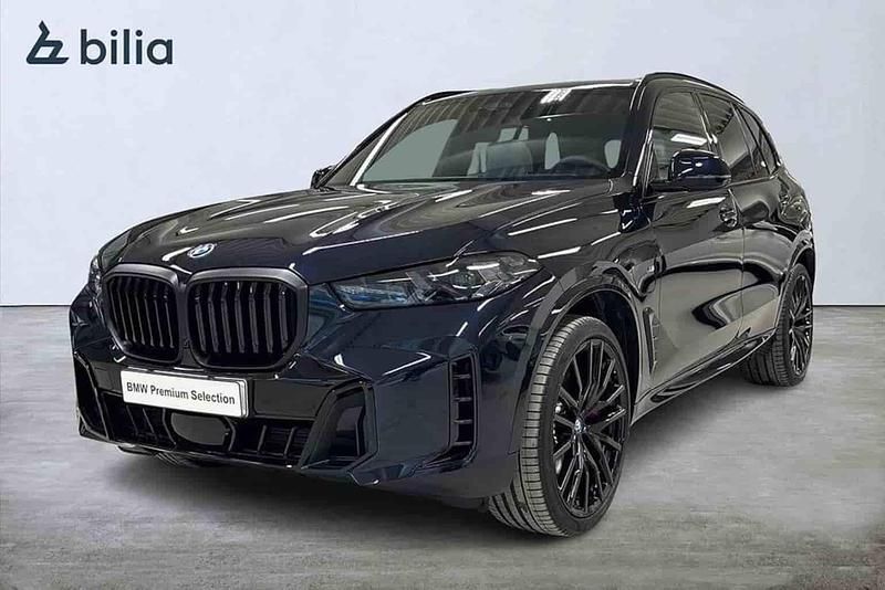Svart Begagnad 2024 BMW X5 Comfort Edition SUV | 1 059 900 kr - Bild 1/1